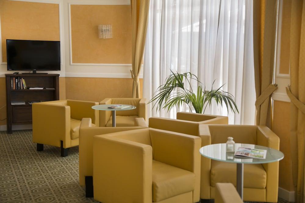 Hotel Grand